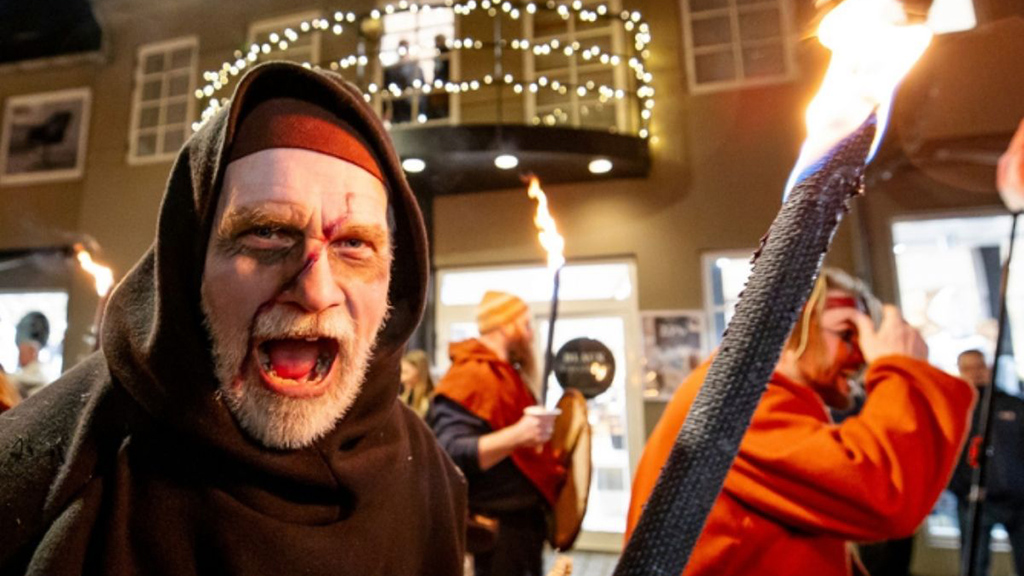 Ein Mann in Halloween-Kostüm in Viborg