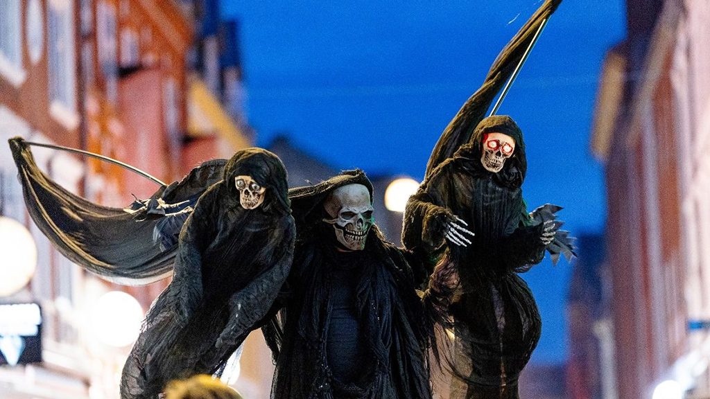 Halloween in den Straßen von Viborg