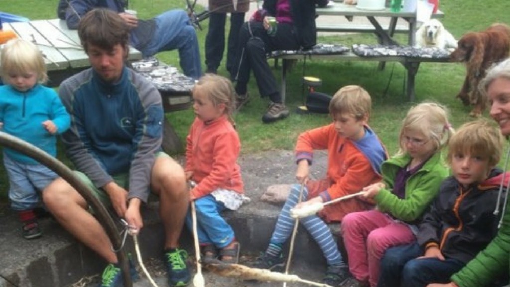 Lav bål og snobrød med ungerne på Søby Camping.