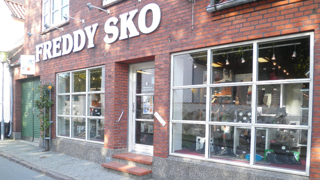 Køb sko lokalt i Marstal på hos Freddy Sko.