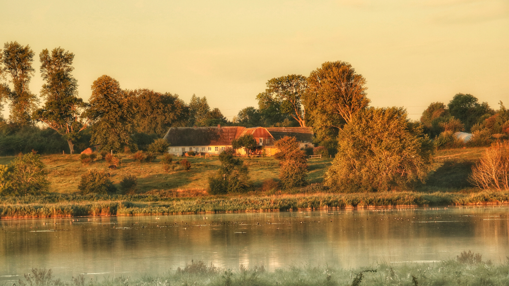 Hike around Vitsø Lake