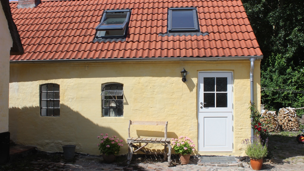 I gården kan man finde en skøn plet i solen.