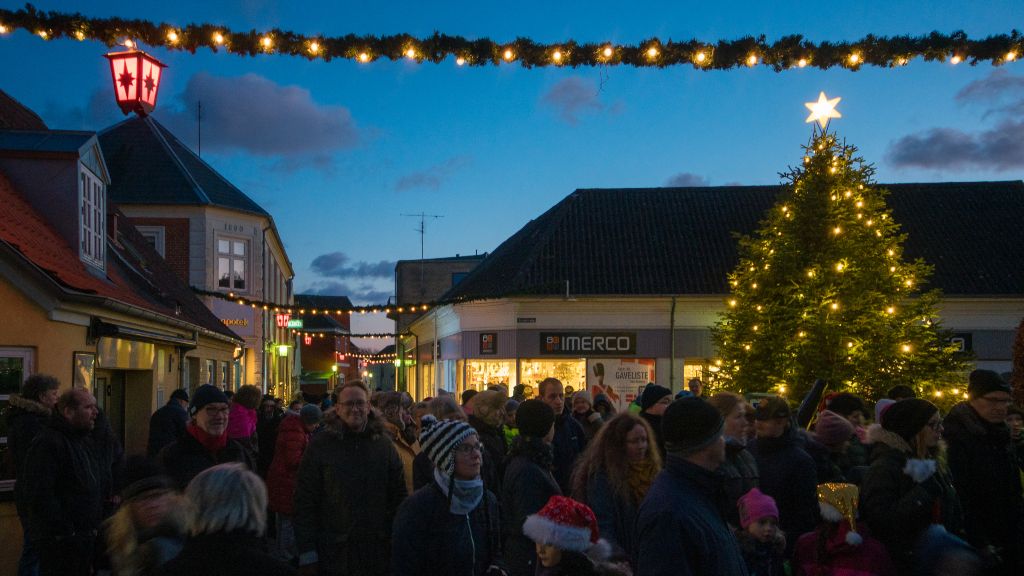 Santa Claus arrives with Samka