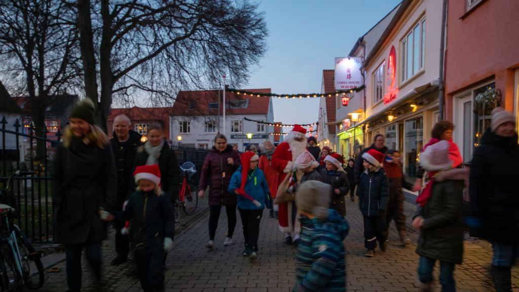 Santa Claus arrives with Samka