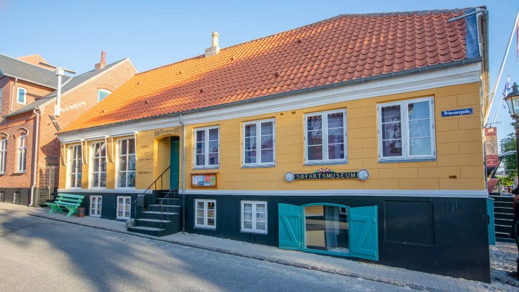 Marstal søfartsmuseum fra gaden.