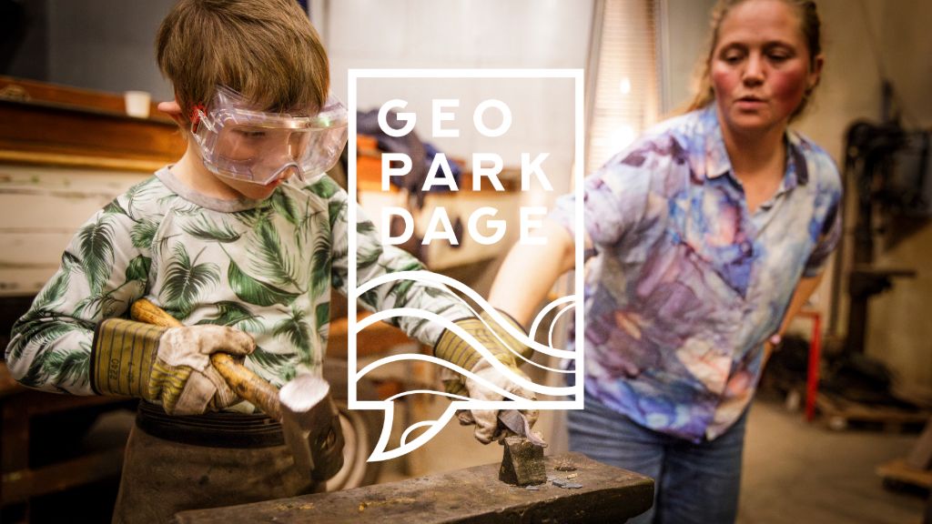 Join the woodworking workshop with the craftsperson at Det Gamle Værft.