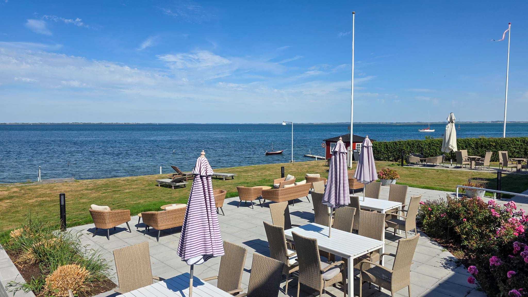 Hotel & Restaurant Udsigten terrasse med havudsigt