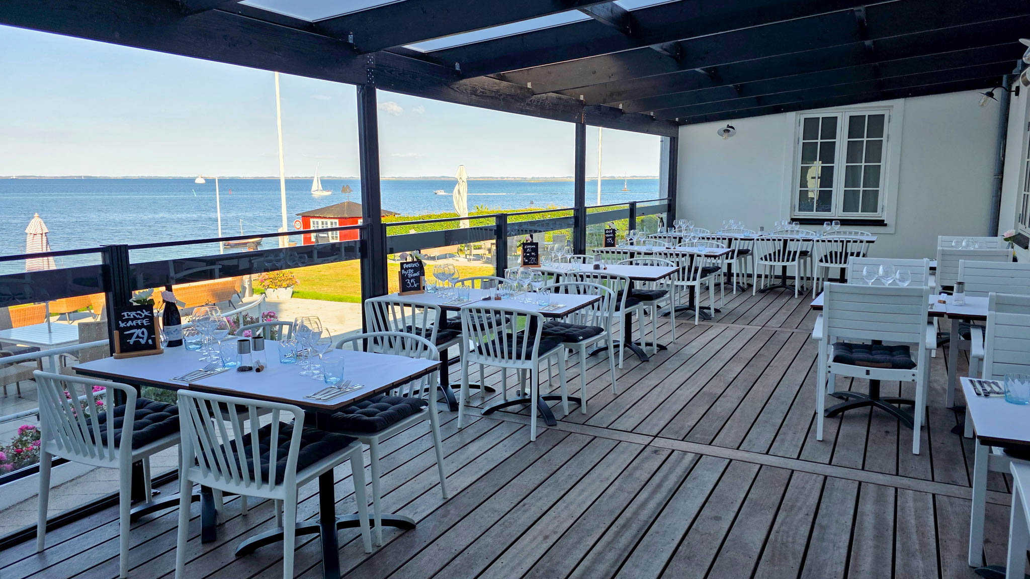 Hotel & Restaurant Udsigten udestue med havudsigt
