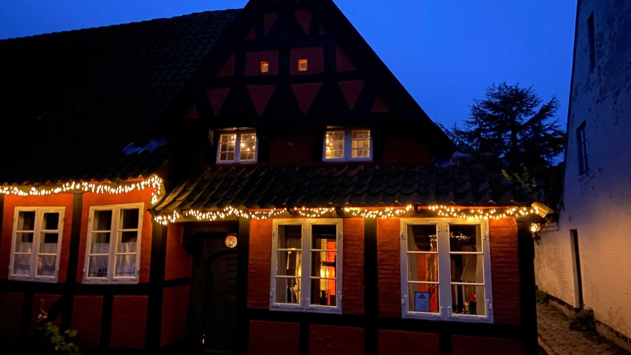 Kjøbinghus, lys i mørke, julelys, efterår, vinter