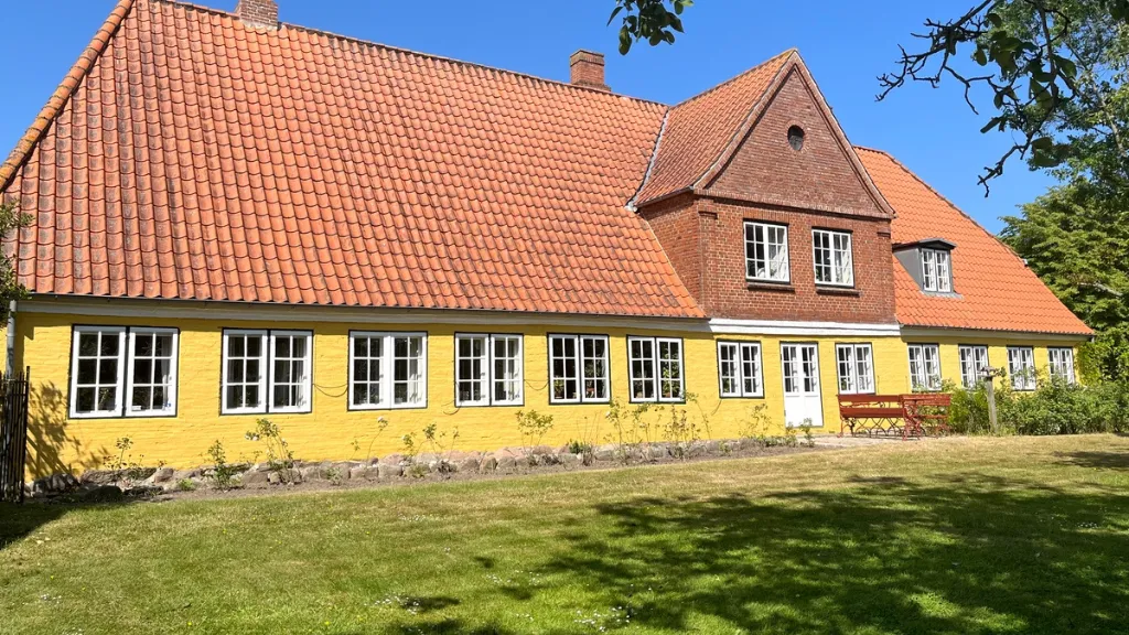 Jacob Michelsens Gård - gul facade