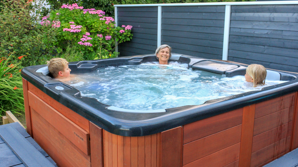 Außenspa mit drei Personen