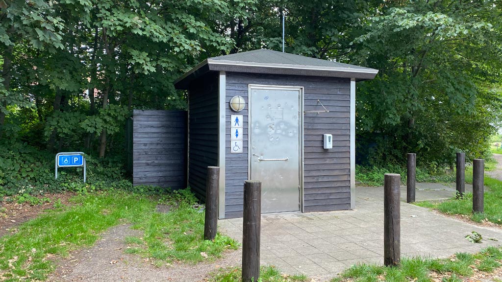 Toilethus ved Kollund nær Gendarmstien