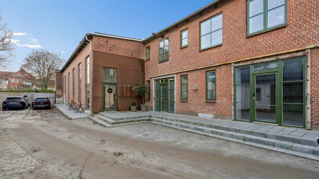 Motorfabrikken in Aabenraa - Eingang und Parkplatz