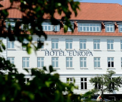 Hotel_Europa_Front.jpg
