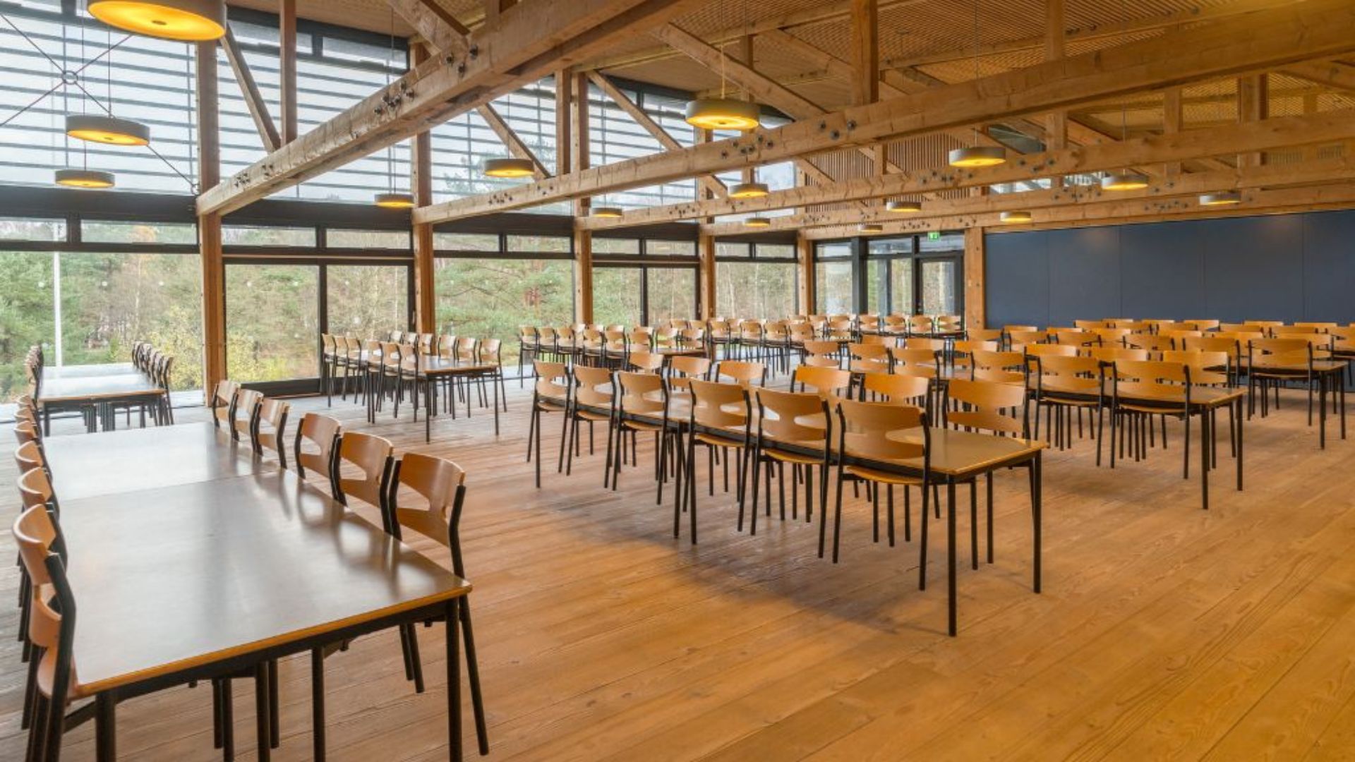 Med Søhøjlandets smukke natur som bagtæppe og frirum, tilbyder Friluftscenter Sletten en ramme, som vil give dig og dine kollegaer en uforglemmelig oplevelse.