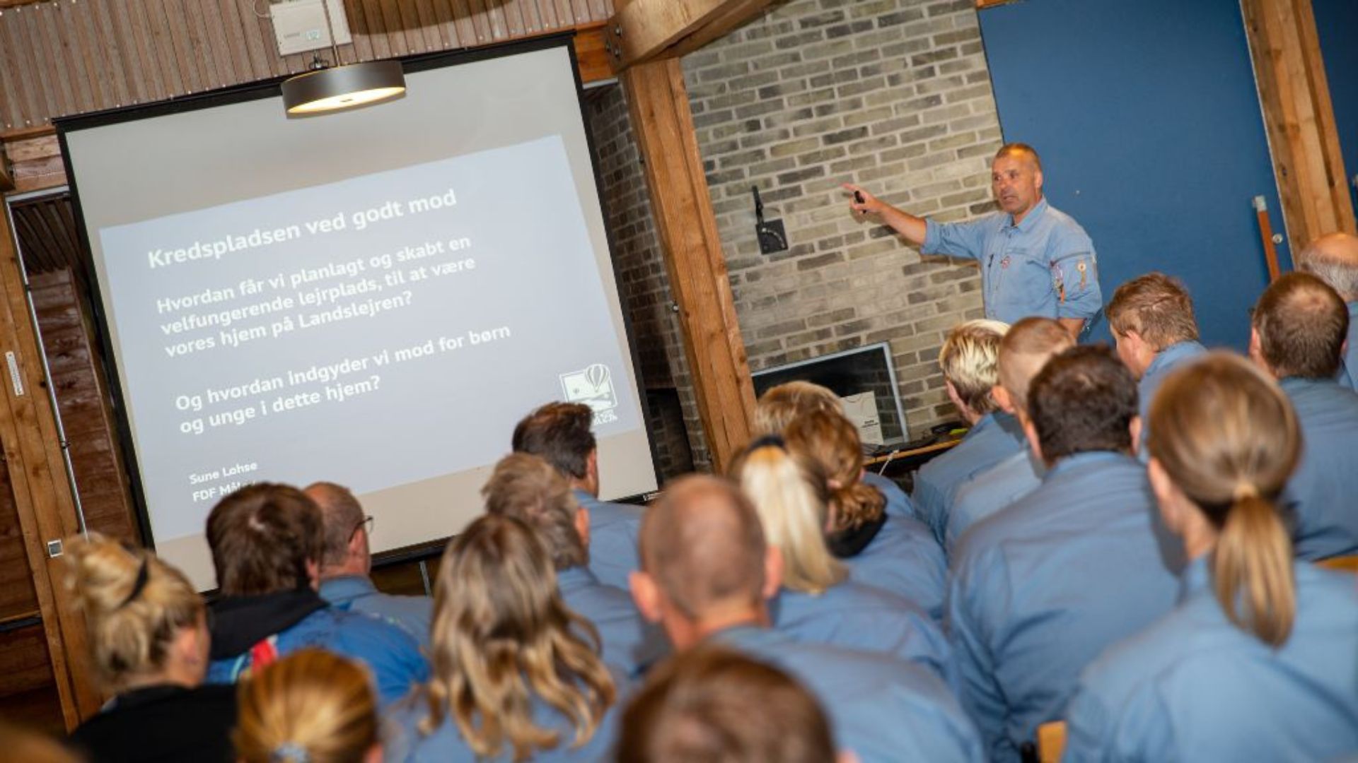 Med Søhøjlandets smukke natur som bagtæppe og frirum, tilbyder Friluftscenter Sletten en ramme, som vil give dig og dine kollegaer en uforglemmelig oplevelse.