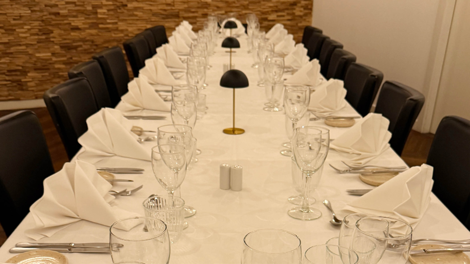 Tischgedeck im Hotel Birksø