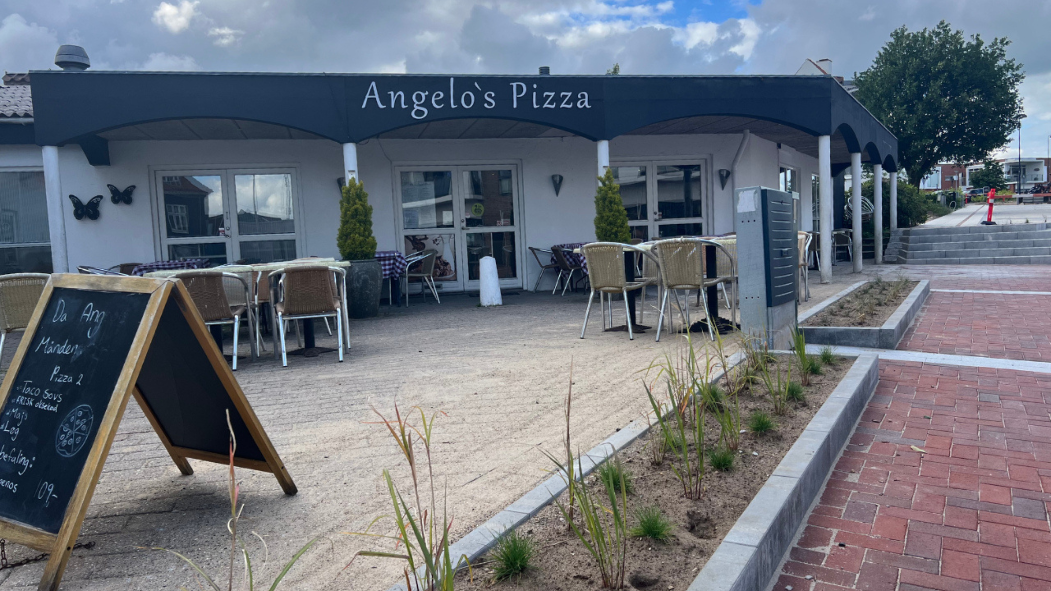 Angelos Pizza eingang
