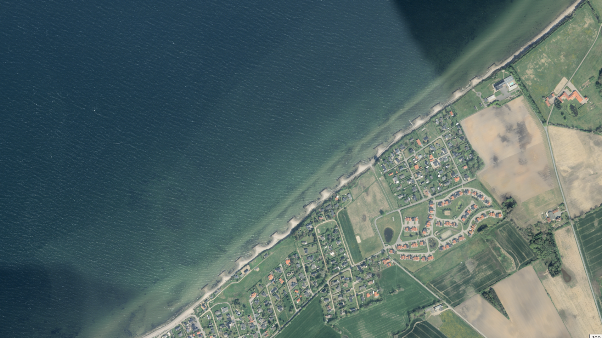 Billede af kyststrækning set fra oven Varbjerg Strand