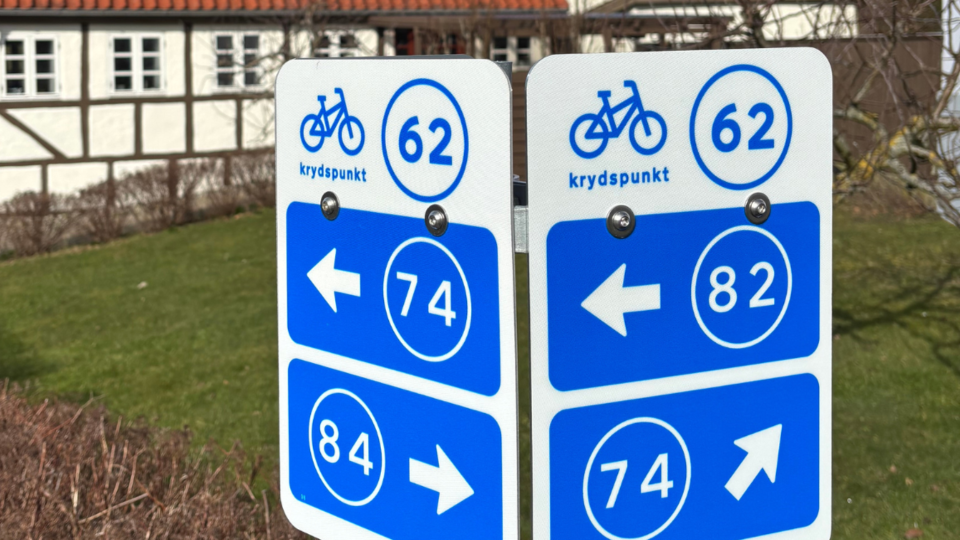 Skilt med de nye krydspunkter på.